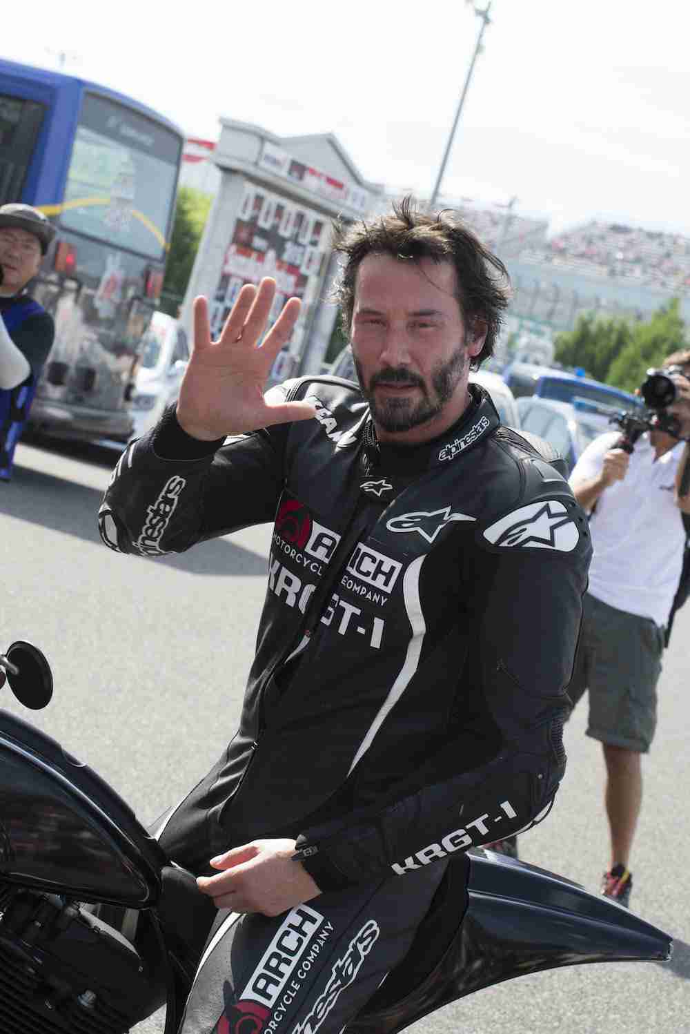 くまモンとキアヌ・リーブスが奇跡の2ショット！飾らなすぎなキアヌの姿が話題に