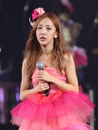 “英語できる設定”の板野友美が赤っ恥!自分の新曲なのに「この曲名、どういう意味?」