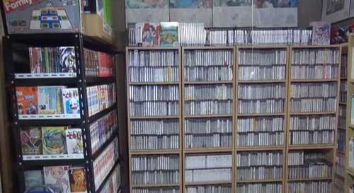 一軒家丸ごと“野生のツタヤ”、ゲーム・漫画などで埋め尽くされた家