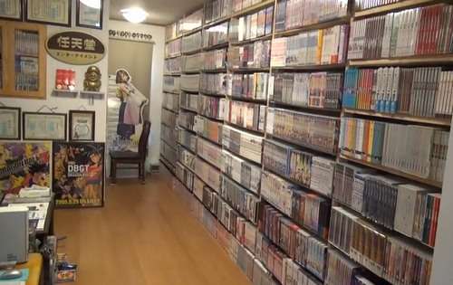 一軒家丸ごと“野生のツタヤ”、ゲーム・漫画などで埋め尽くされた家