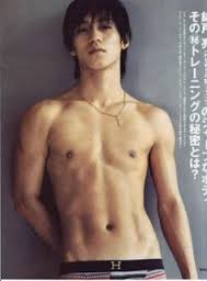 男性の筋肉画像