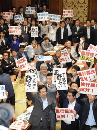 安保法案、衆院特別委で可決