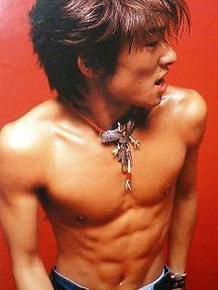 男性の筋肉画像