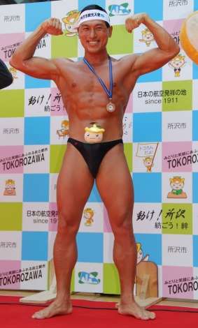 オードリー春日俊彰、地元所沢に“裸”で凱旋「皆さんのおかげでメダルが取れた」