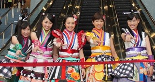ももクロ初のアメリカ公演! 百田夏菜子のえびぞりジャンプに4千人が驚き | マイナビニュース