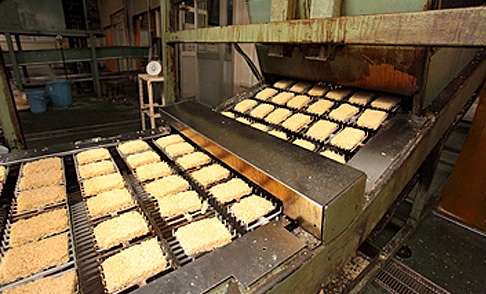 ローソン 冷凍ピラフに「壁」混入で約6万5000個回収へ