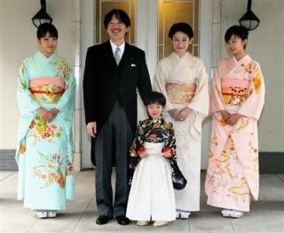皇太子ご夫妻 トンガ国王の戴冠式に