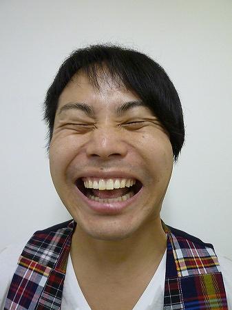 笑顔がブスな人ー！