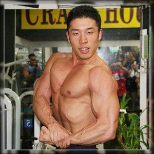 『アメトーーク！』で“筋トレ芸人”。品川祐が公開した集合写真に「仲間はずれが」