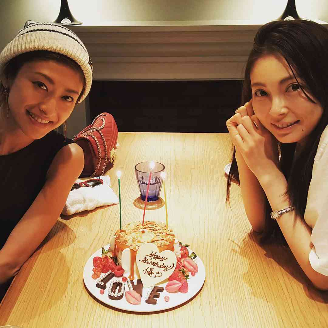 山田優のセクシーすぎる唇アップに歓喜！美しいデコルテにも反響