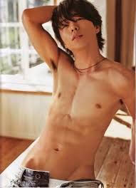 男性の筋肉画像