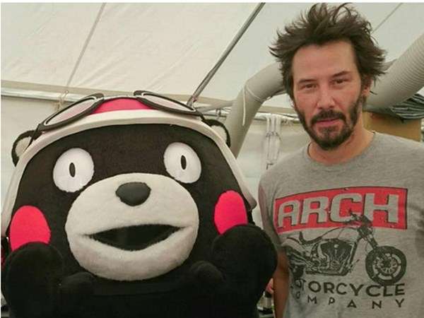 くまモンとキアヌ・リーブスが奇跡の2ショット！飾らなすぎなキアヌの姿が話題に