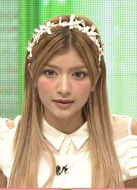 ローラ、テレビ露出激減のウラ事情！歌手活動という名目に隠された本当の野望