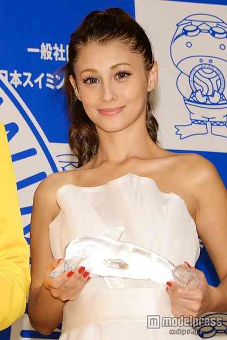 ダレノガレ明美、前髪ありの新ヘアスタイルが好評「お人形さんみたい」と話題に