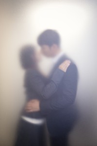 「不倫はダメ」と断ずるコラムにエリート男性が大反発！「社会に迷惑かけてない」「不倫は文化」