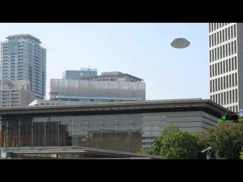 【前代未聞】安保法案が強行採決される中、官邸上空に！ - YouTube