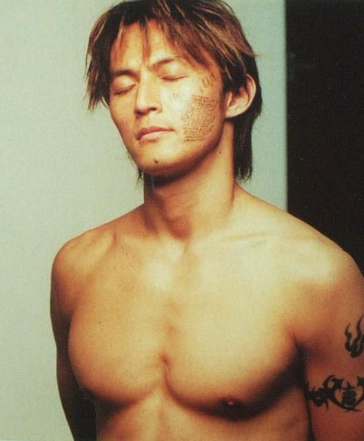 男性の筋肉画像
