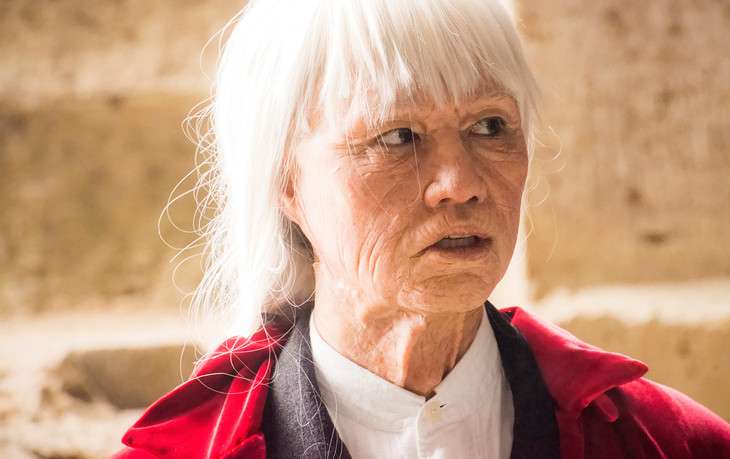 斎藤工、特殊メイクで老爺に変身 『リアル鬼ごっこ』にシークレット出演