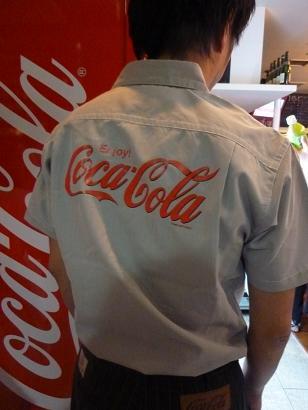 「コカ・コーラ社の従業員が仕事中にペプシを飲むとクビってホント？」→「ホントだった！」
