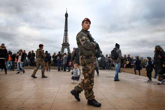 フランスで3日連続の襲撃事件、テロ組織と関連か  