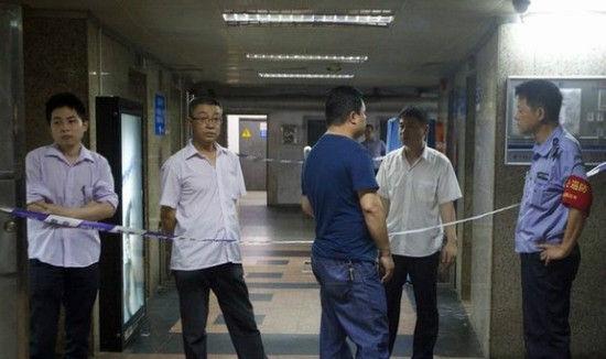 女性看護婦がエレベーター事故で死亡、女性が半分に切断される…。