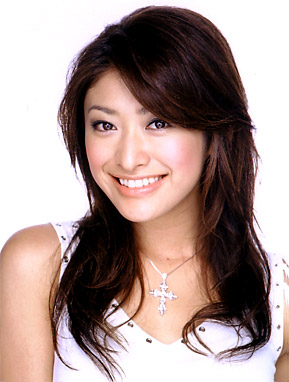 山田優、バッチリ谷間の写った涼しげな姿に反響