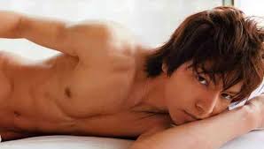 男性の筋肉画像