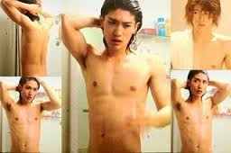 男性の筋肉画像