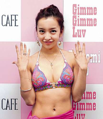 ともちんこと板野友美がビキニ姿かわいすぎるｗｗｗ : 妹はVIPPER