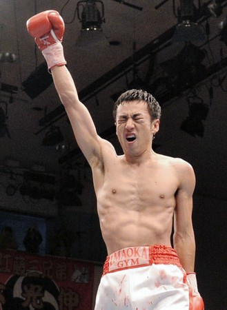 お笑い芸人　ロバート・山本博　KO勝ちでプロボクサーデビュー