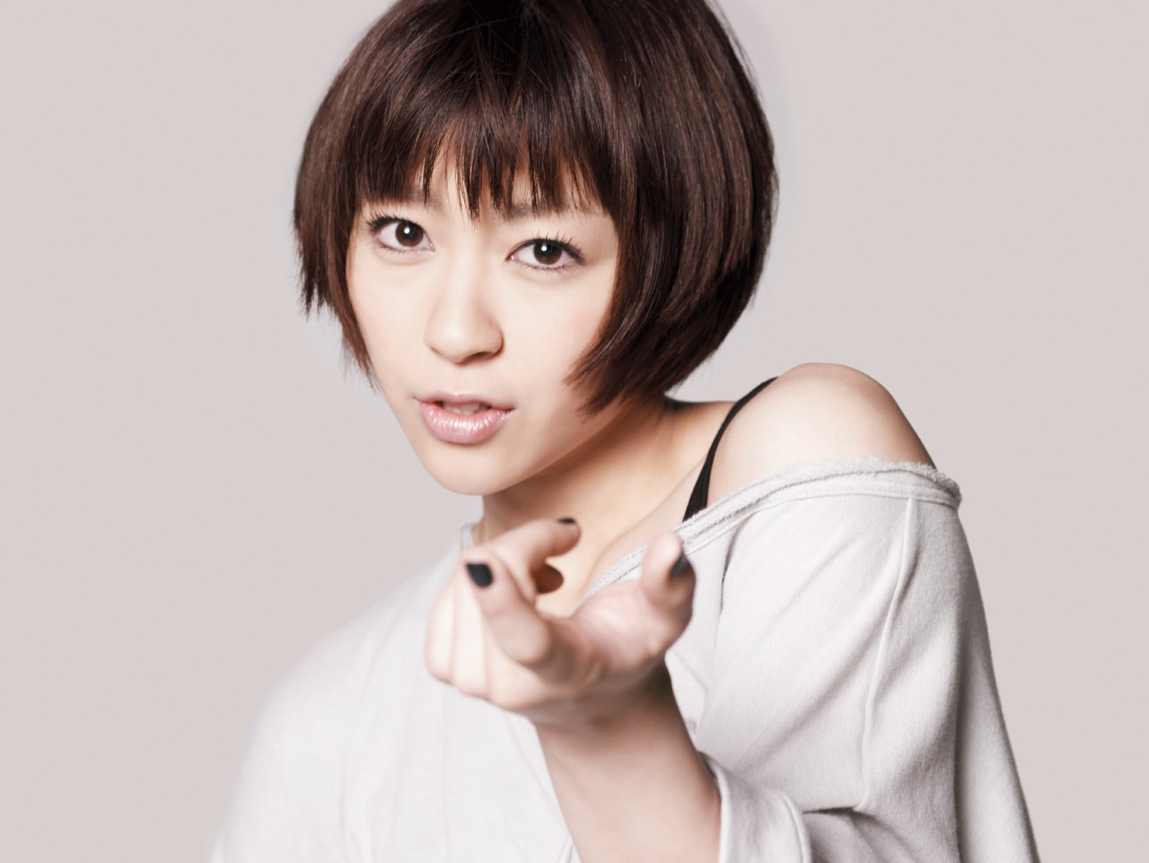 “英語できる設定”の板野友美が赤っ恥!自分の新曲なのに「この曲名、どういう意味?」