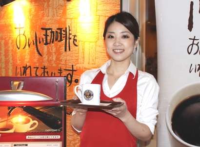 「鮮度が落ちる」と雇い止めされた「カフェ女性店員」 不当と提訴するも認められず