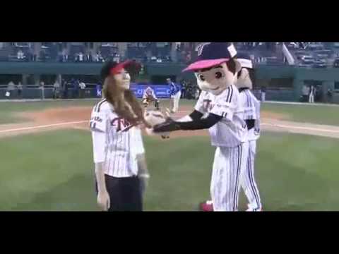少女時代　ジェシカ伝説の始球式 - YouTube