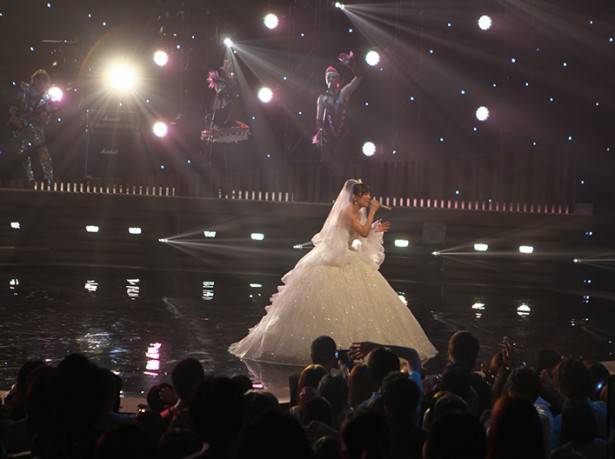 浜崎あゆみ LAから帰還も既に