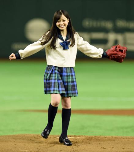 安田美沙子のセーラー服姿に絶賛「まだまだいけますね!」「可愛い!」。