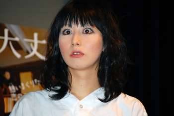 【ホラー注意？】鳥居みゆきの「寝違えた」写真が怖すぎる。「首が一回転しそうです」「目落ちそうっすよ！」