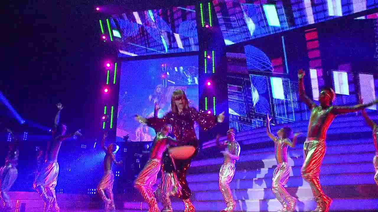 Ayumi Hamasaki(Rollin)(live) | Tune.pk