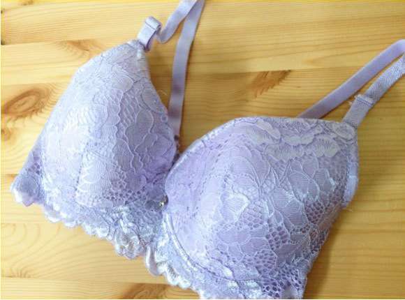 あなたは何派？ ブラジャーの付け方から分かる4つの性格パターン