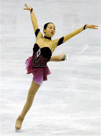 浅田真央　CMで新技披露 出来は「100点」