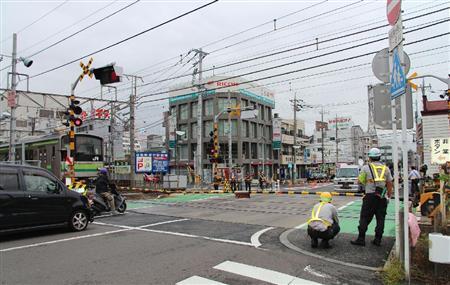 制止した父親の目の前で・・・踏切で男性を救助した女性　電車にはねられ死亡