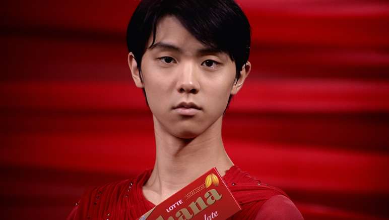 羽生結弦の巨大ガーナ広告ポスターが新宿に登場！