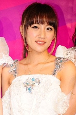 AKB48柏木由紀が高橋みなみの露出度高すぎな「セレブすぎる私服姿」を投稿して話題に