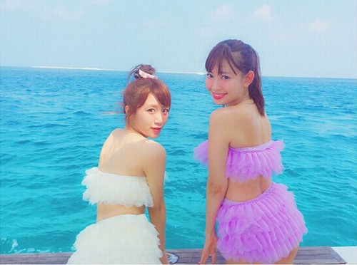 【AKB48】小嶋陽菜&高橋みなみが貴重なプライベート水着、沖縄弾丸旅行でパチリ。