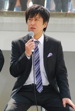 コテハンを有名人にして、ブレないコメントをするトピ