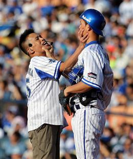 柳沢慎吾 浜スタで「日本一長い始球式」