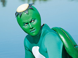 コテハンを有名人にして、ブレないコメントをするトピ