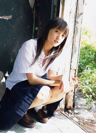夏の制服姿の芸能人画像を貼っていこう!!