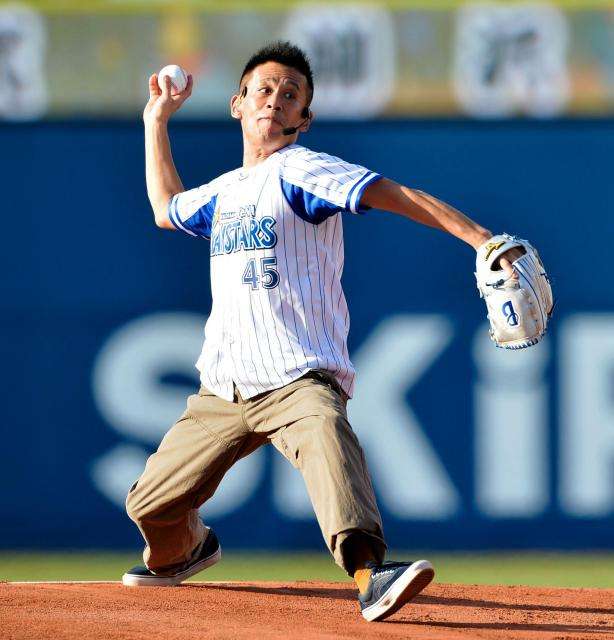 柳沢慎吾 浜スタで「日本一長い始球式」
