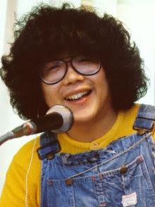 コテハンを有名人にして、ブレないコメントをするトピ