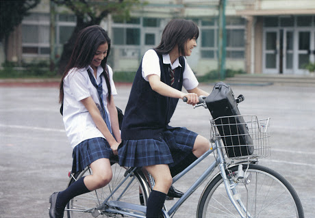 夏の制服姿の芸能人画像を貼っていこう!!